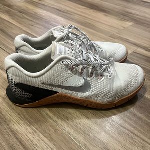 Women’s Nike Metcon 4
